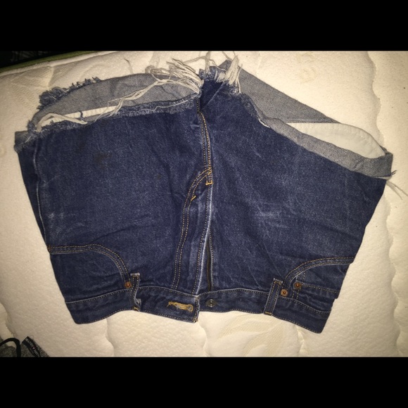 Levi shorts from brandy Melville - Picture 2 of 2