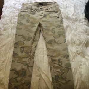 Urban Outfitters Size 28 Camo Print Jeans