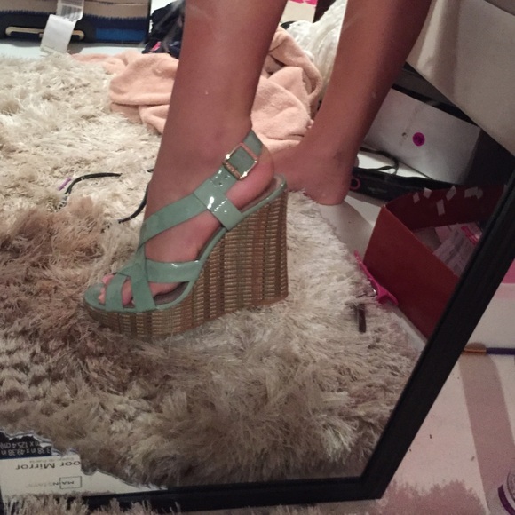 Heels - Picture 3 of 4