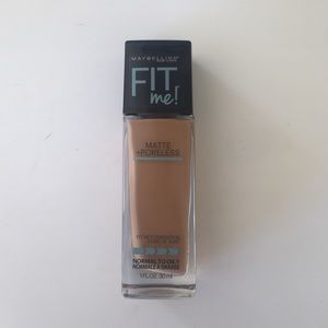 Maybelline Fit Me foundation Matte + poreless