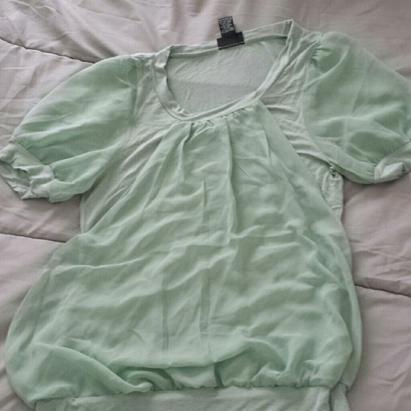Sage green top - Picture 2 of 4