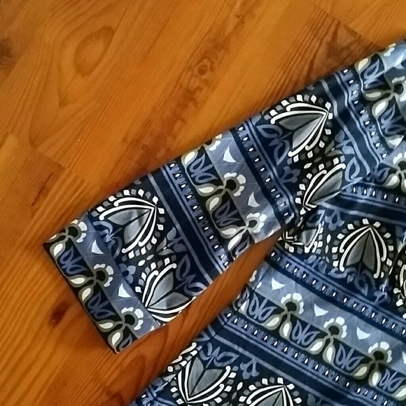 Fun patterned top - Picture 3 of 3