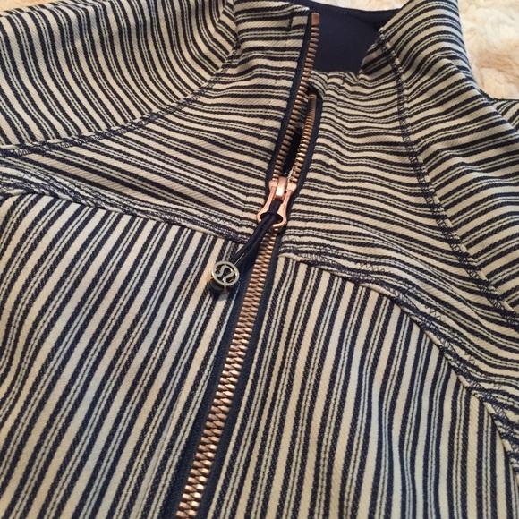 NWOT Lululemon forme jacket - Picture 2 of 2