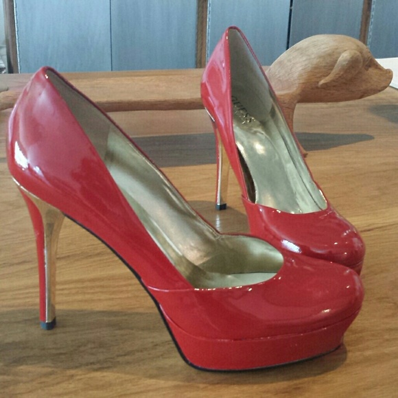 Hallowen ! Guess red patent leather stilettos