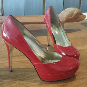 Hallowen ! Guess red patent leather stilettos