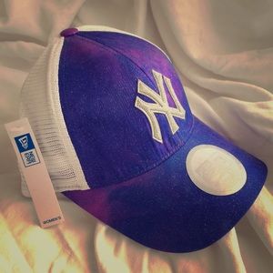 Ladies Yankees MLB Team trucker cap