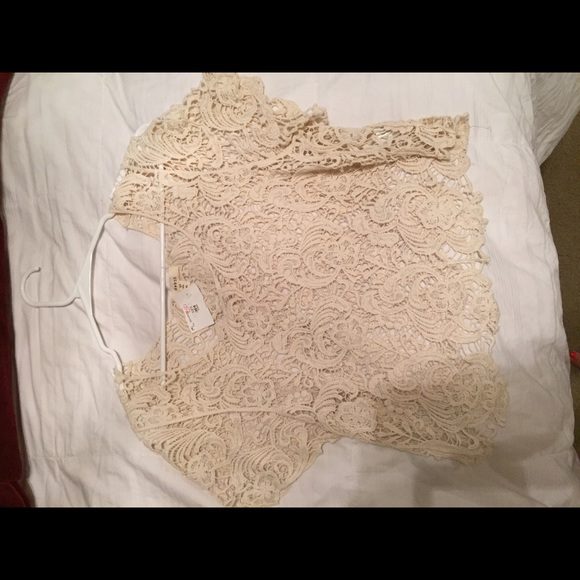 Crochet crop top NWT - Picture 2 of 2