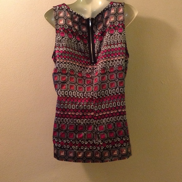 Colorful,sleeveless top - Picture 2 of 4