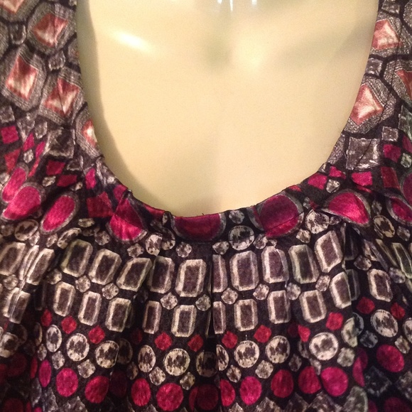 Colorful,sleeveless top - Picture 4 of 4