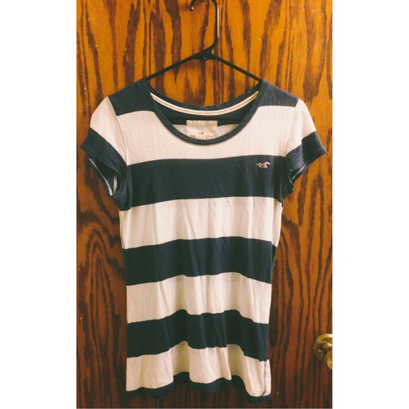 White and blue stripe tee