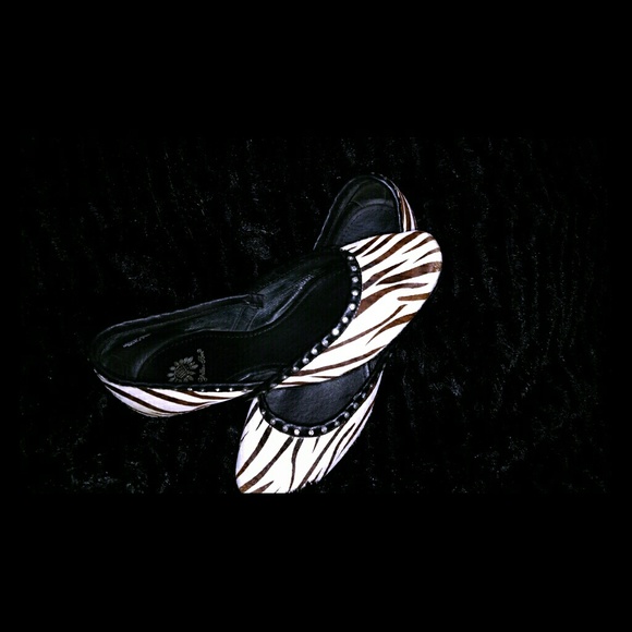 Cute and comfy zebra print shoes.