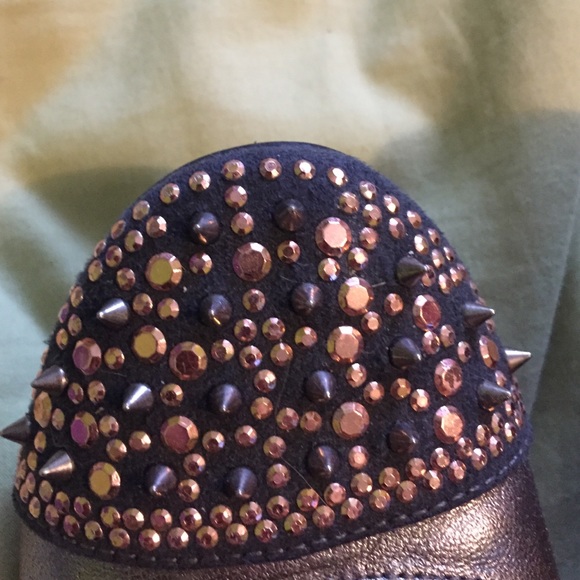 Grey flats - Picture 2 of 3