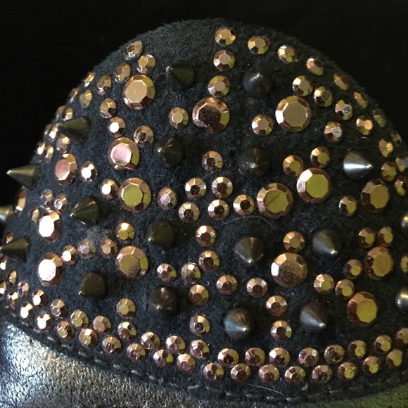 Grey flats - Picture 3 of 3