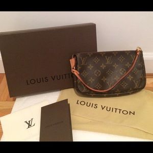 ⬇️PRICE DROP✨AUTHENTIC✨ Louis Vuitton Pochette