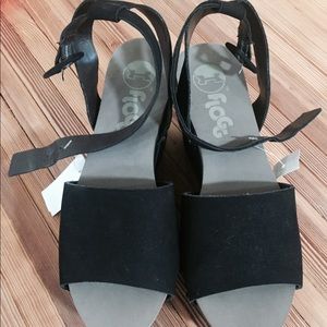 Flogg sandals suede 8.5