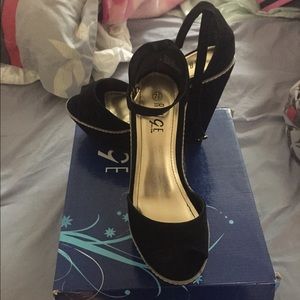 Black heels toes out
