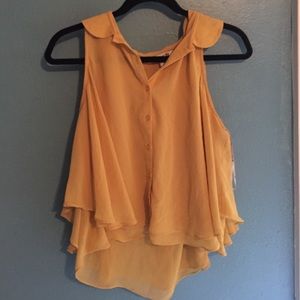 Collared yellow tank with ruffles! 💛✨💫🍍