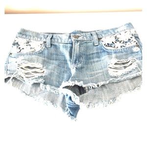 Super cute LF jean shorts! Size 27