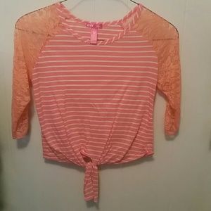 Cute flirty top!