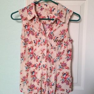 Floral sleeveless collared shirt