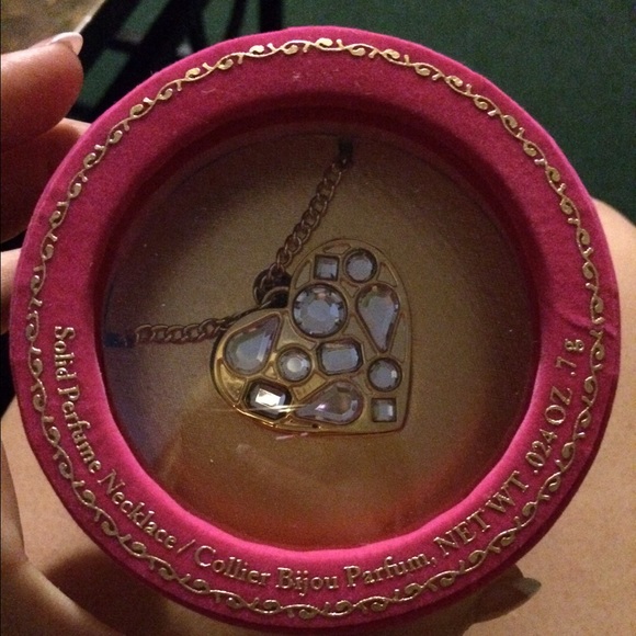 New in box viva la juicy perfume necklace