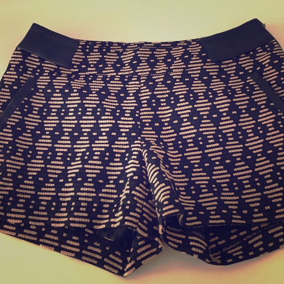 ✨sale✨cute midrise Kensie shorts. New! Size XS