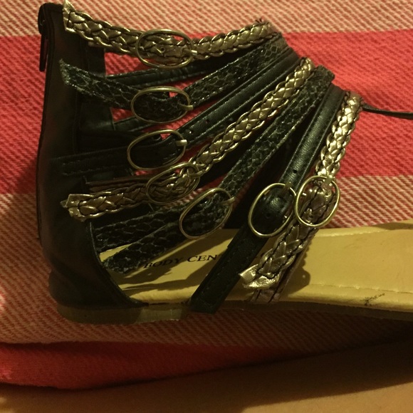 Sandals - Picture 3 of 4