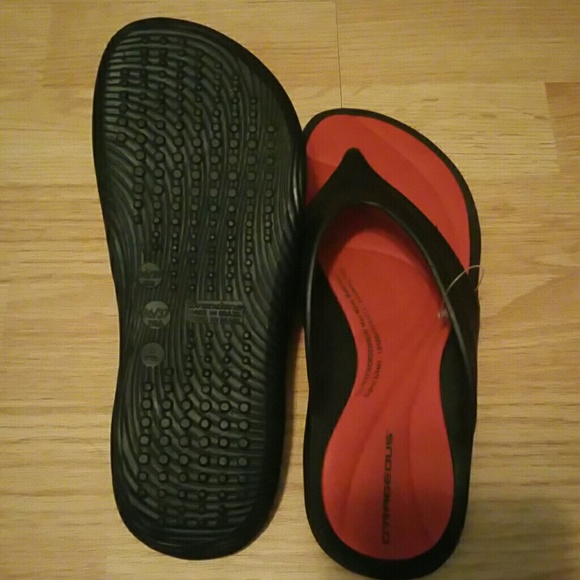 NWOT Flip flops - Picture 2 of 2