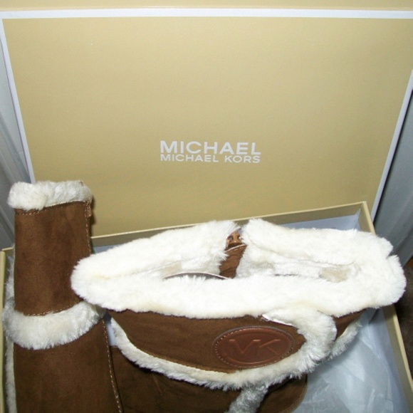 Michael kors MK logo dark caramel shearling fur