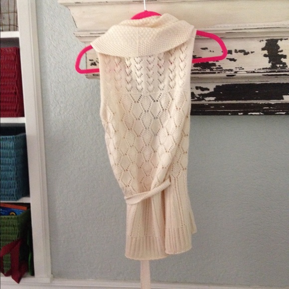 SOLD💟Elie Tahari wrap - Picture 2 of 4