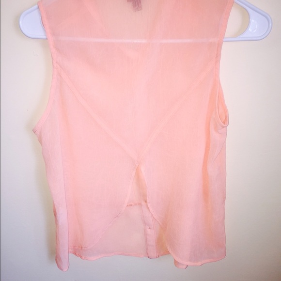 Button down sleeveless top - Picture 2 of 2