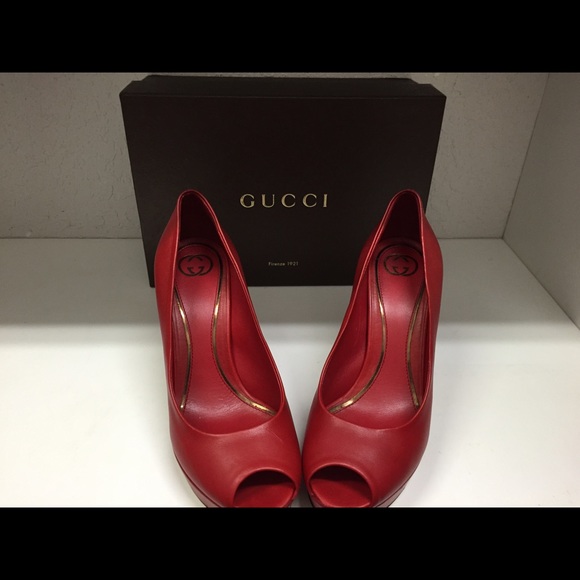 Authentic Red Gucci platform peep toes size 7.5 - Picture 3 of 4