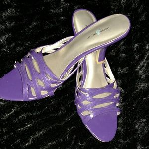 Purple pump heels.