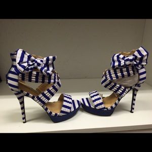 Blue & White strip heels w/ bow on side. 7.5, new