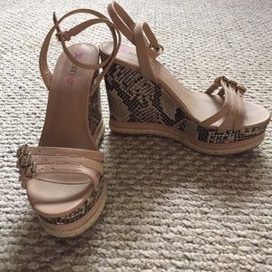 NEW Snakeskin print wedges