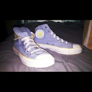 Converse Sneakers Size 7