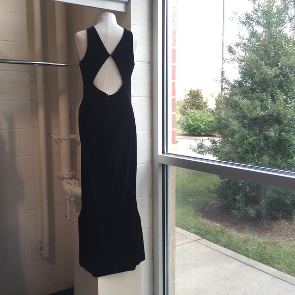 EUC black velvet evening gown Faviana NY sz 7/8 - Picture 3 of 4