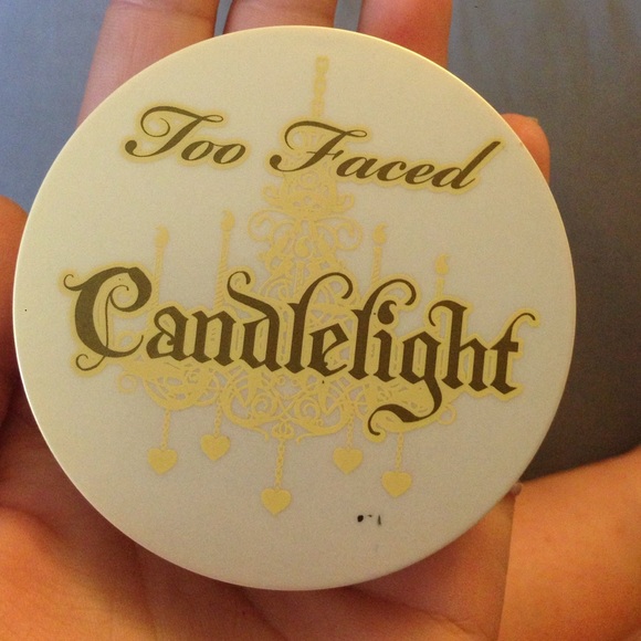 Too faced Candlelight Powder