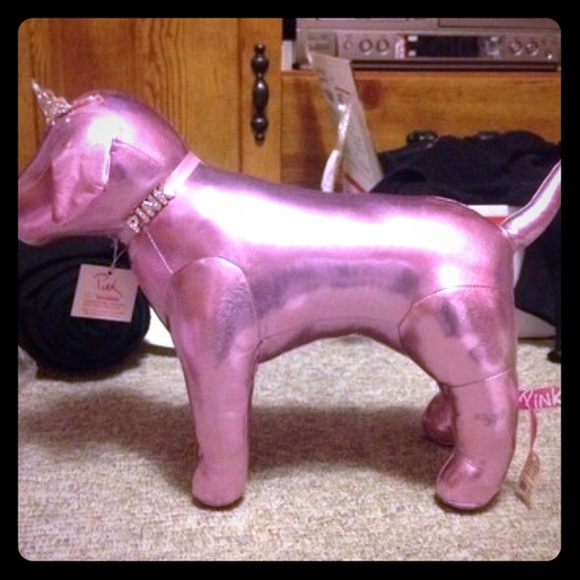 ISO Ultimate Wishlist Princess Display Dog Props - Picture 1 of 2