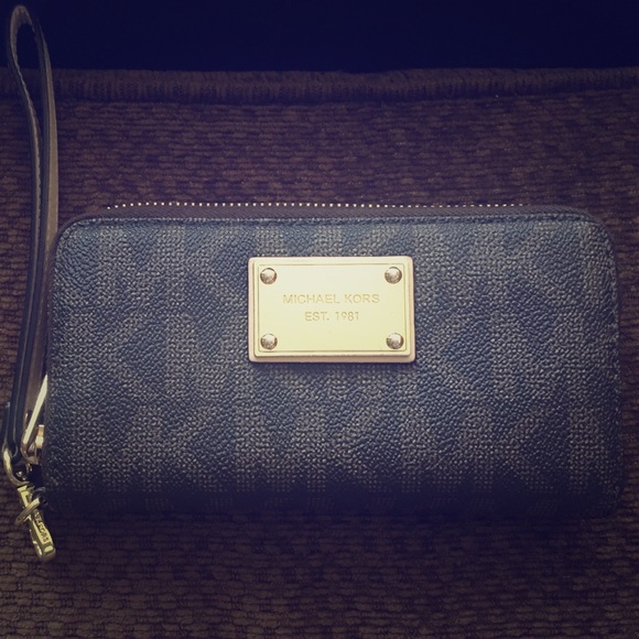 Brown Michael kors wallet!