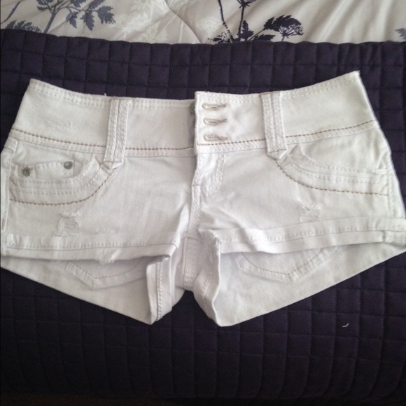 Almost Famous shorts NWOT