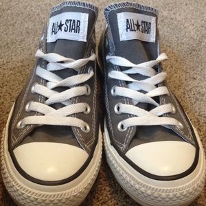 BARELY WORN Gray converse