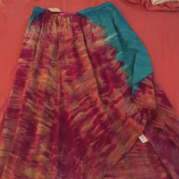 BRAND NEW // TIEDYE HIPPY SKIRT // FLOWMOTION
