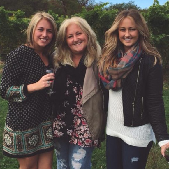 Meet your Posher, Tina - Picture 2 of 2