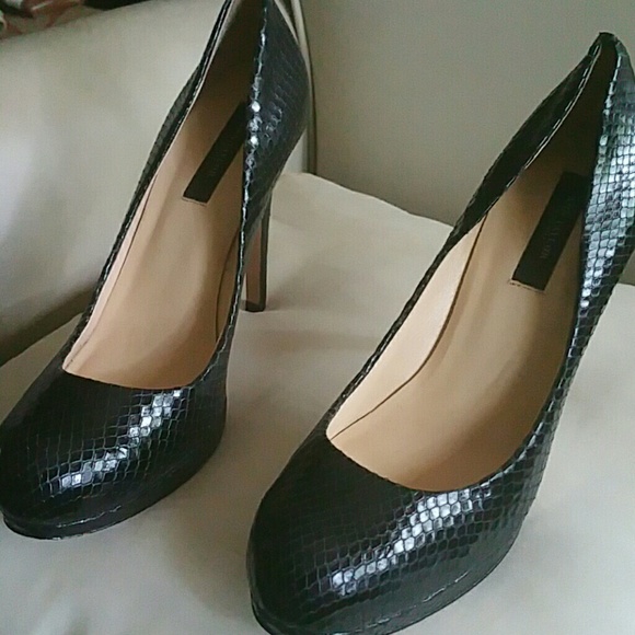 Snake Skin Black Pumps