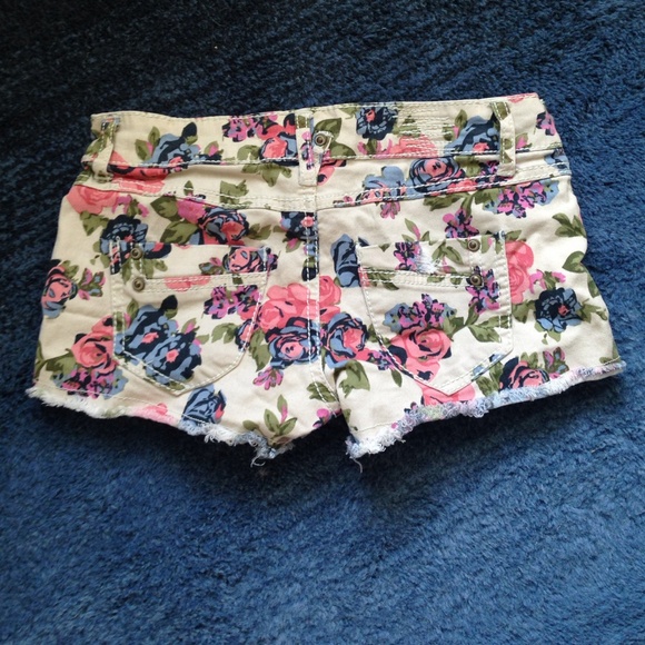 Floral shorts - Picture 2 of 2