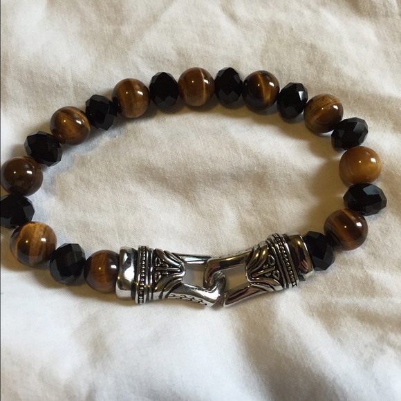 Set of 5 Gold Toned Rings and Bracelet - Picture 4 of 4