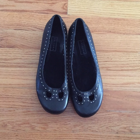 Arizona Jean Company Shoes - Arizona flats size 8 1/2 hardly ever used