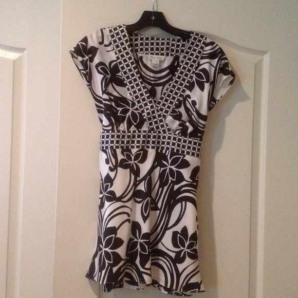 Black and white tunic top - Picture 1 of 2