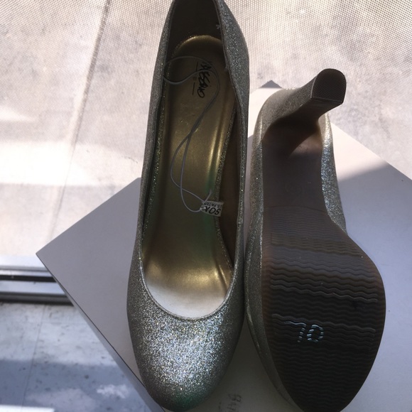 Gold glitter platform shoes size 11, mossimo BNWOT - Picture 2 of 3